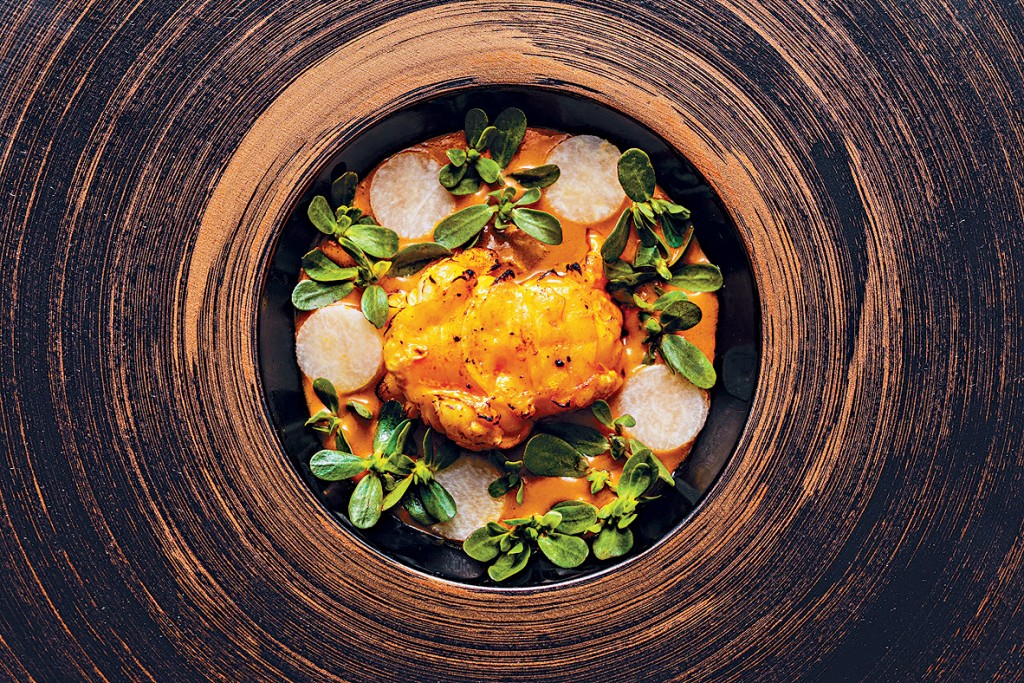 以烤龍蝦、棕櫚心蓉及椰子醬入饌的Port of Iztapa（伊茲塔帕港）菜式。