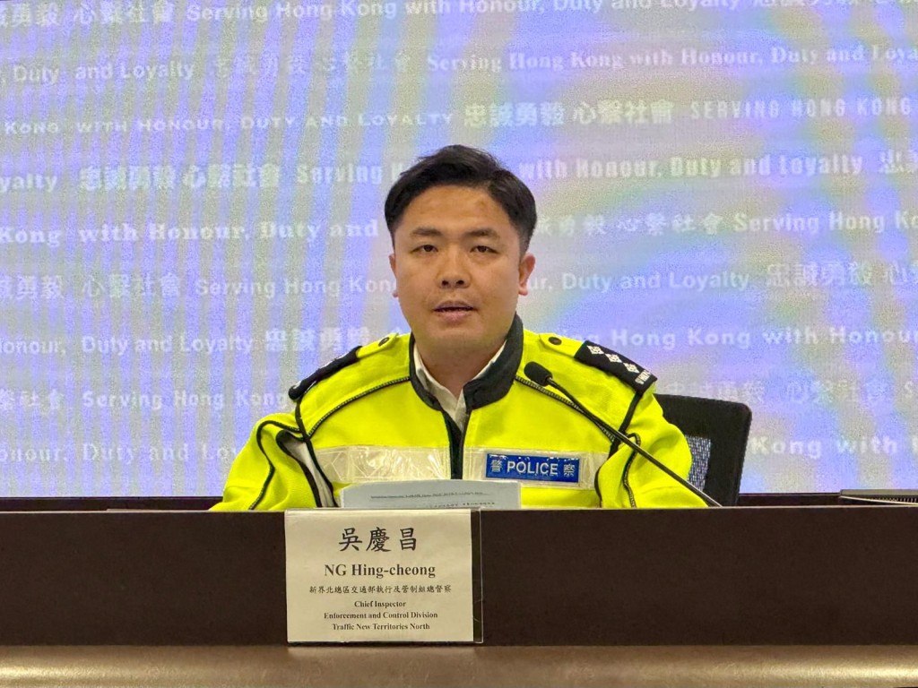 新界北交通部執行及管制組總督察吳慶昌講解賽事的交通安排。 新界北交通部執行及管制組總督察吳慶昌講解賽事的交通安排。