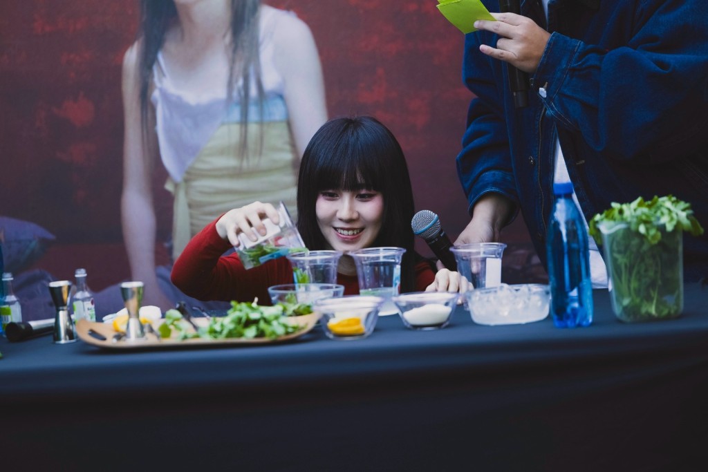 白安︰「我是香菜((芫荽))狂熱份子!它不是人見人愛的菜,跟我音樂蠻像的,喜歡的很喜歡,不喜歡的……我會試著讓他喜歡!」 白安︰「我是香菜((芫荽))狂熱份子!它不是人見人愛的菜,跟我音樂蠻像的,喜歡的很喜歡,不喜歡的……我會試著讓他喜歡!」