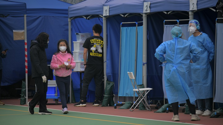 本港新增216宗新冠核酸陽性個案。資料圖片