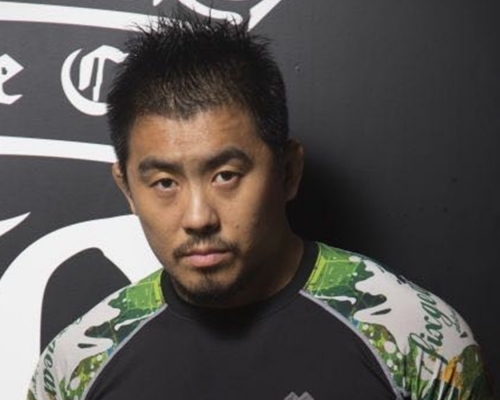 徐曉冬直播中痛哭流涕指是被什剎海體校除名。