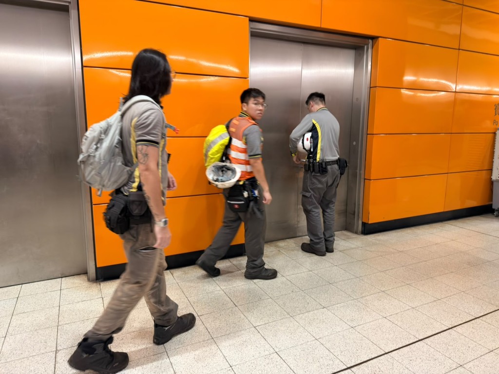 工程人員搶修。 工程人員搶修。
