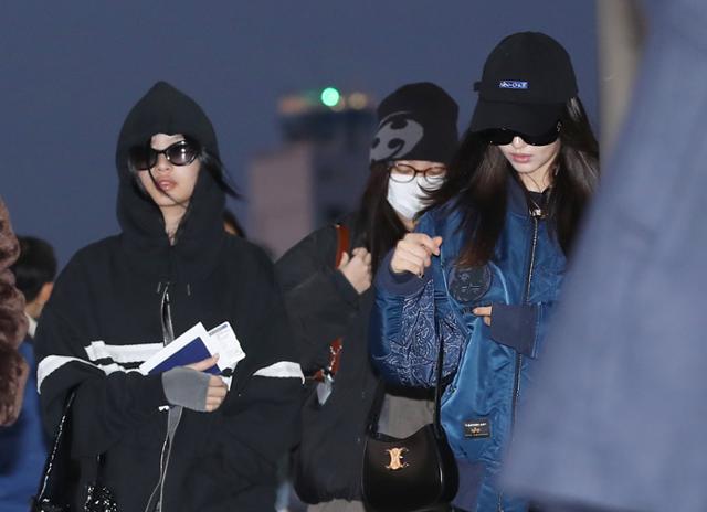 NewJeans繼續完全已既定行程,今日飛到日本出席活動。 NewJeans繼續完全已既定行程,今日飛到日本出席活動。