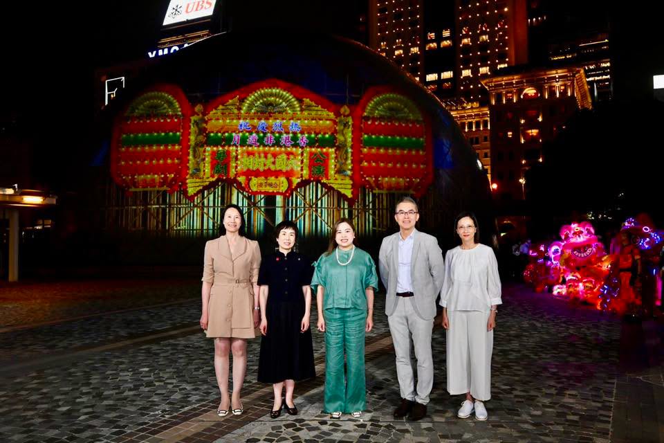 羅淑佩連續兩晚在尖沙咀出席康文署年度大型文化節目啟動活動。FB Rosanna Law圖片