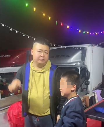 張先生9歲子擅自為手遊《蛋仔派對》充值約2萬元，氣得他拍片自摑。