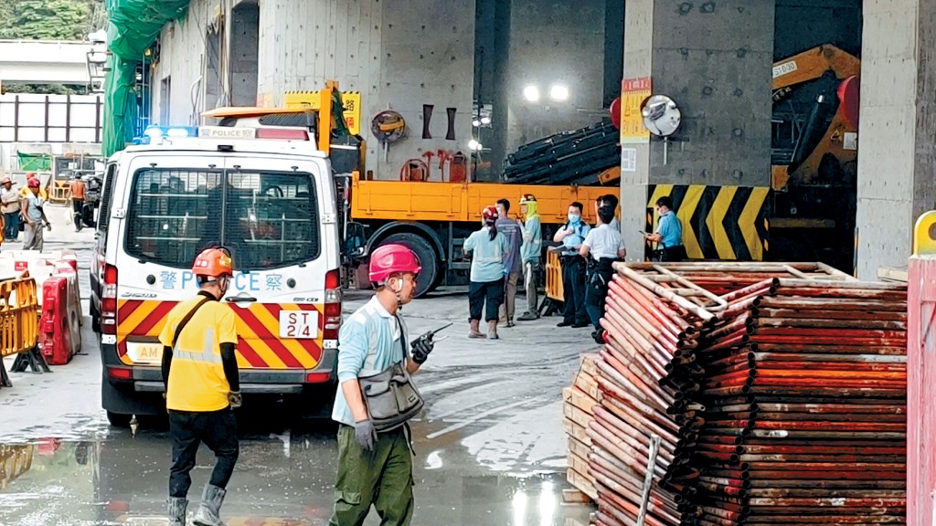 一名男工人昨午在沙田威爾斯醫院重建地盤工作期間懷疑中暑昏迷,送院後證實不治。