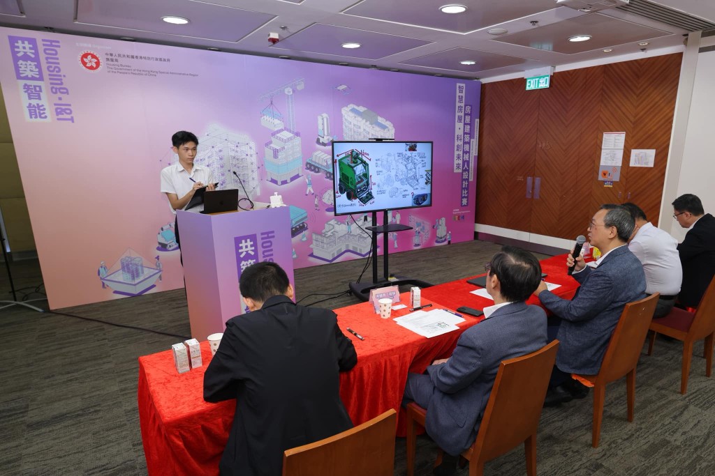 評審過程中，各評審委員就作品獨特性、技術實現、功能應用及簡報表現等多方面進行嚴格評審。何永賢FB圖片