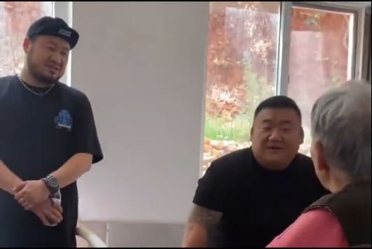 內地「外包兒女」服務悄然興起。抖音