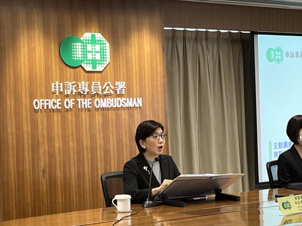 申訴專員公署指路旁專用泊位嚴重供不應求,路旁專用泊位有被濫用。李宇婷攝