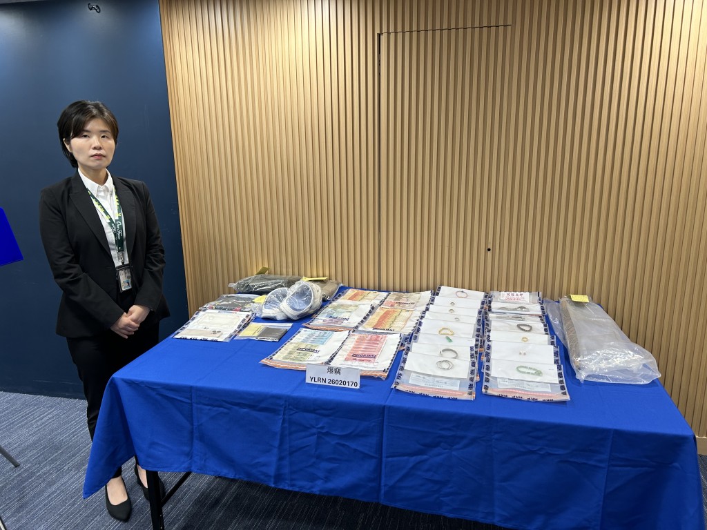 元朗警區刑事調查隊督察張婷婷交代案情。曾志恒攝 元朗警區刑事調查隊督察張婷婷交代案情。曾志恒攝