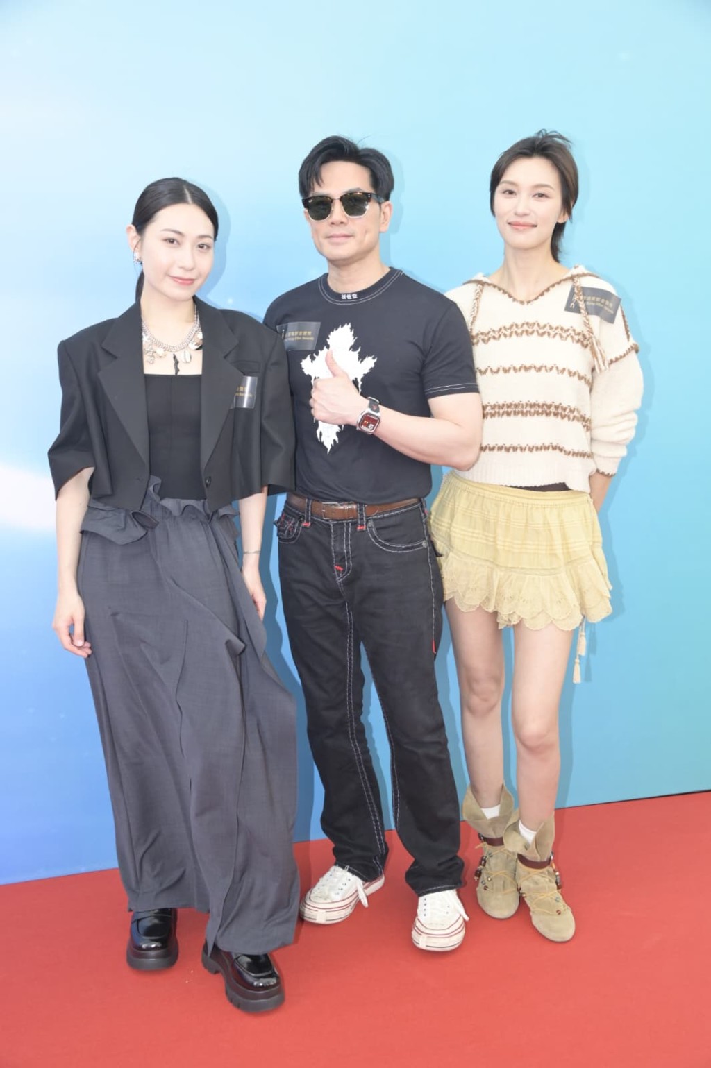 伍允龍（中）、王丹妮（右）為頒獎嘉賓，後者身兼「最佳衣着獎」評審；蔡蕙琪（左）擔任頒獎禮網絡平台主持。