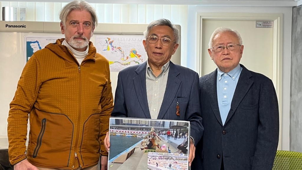 徐嘉慎(右一)強調《保護海港條例》並非禁止填海。李宇婷攝