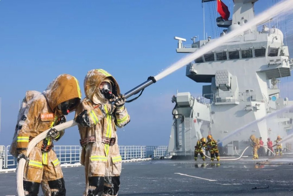 解放軍湖北艦南海開展實戰化練兵。新華社