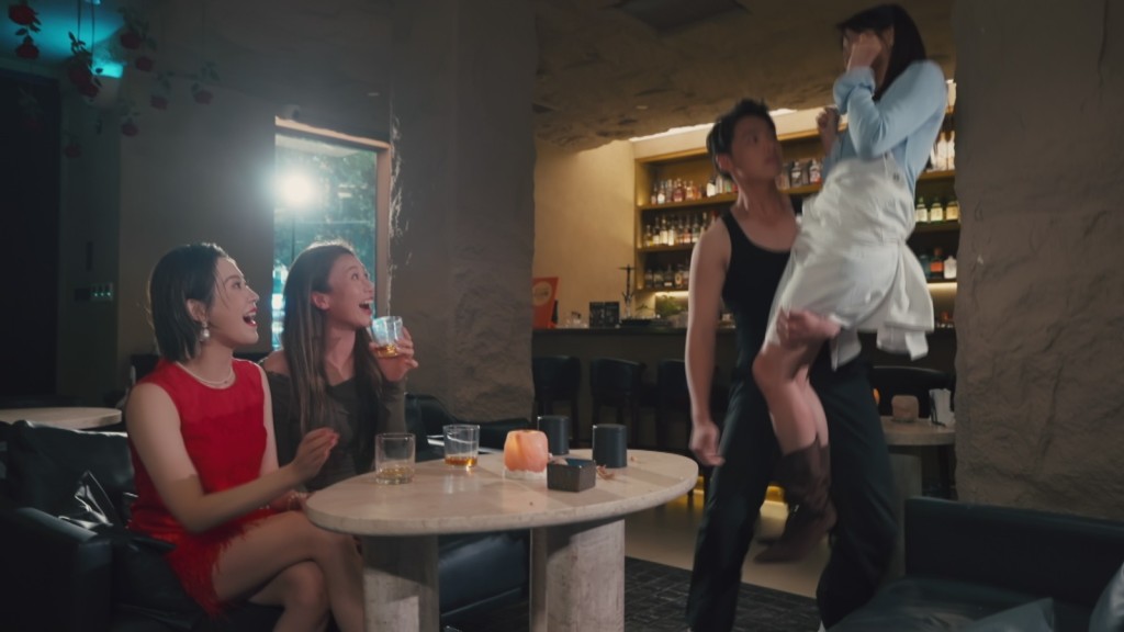 “黑背心”表示︰“一不离二！”