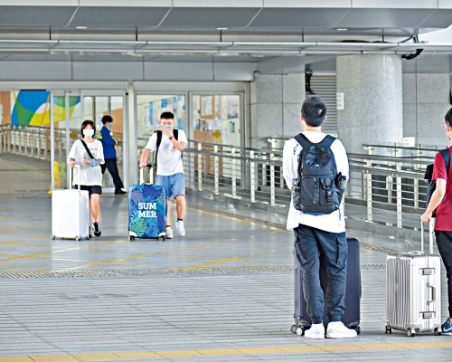 ■為促成盡快與內地「通關」,港府正爭取短期內與內地方面再開「對接」會議。