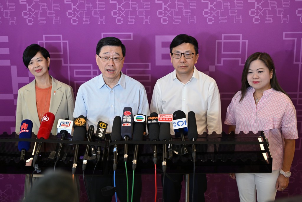 李家超指審計署會就事件作出調查。劉駿軒攝 李家超指審計署會就事件作出調查。劉駿軒攝