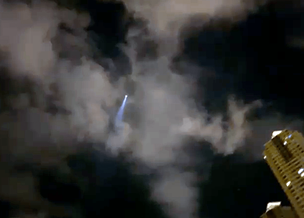 無人機在蓬萊路上空盤旋。警方提供