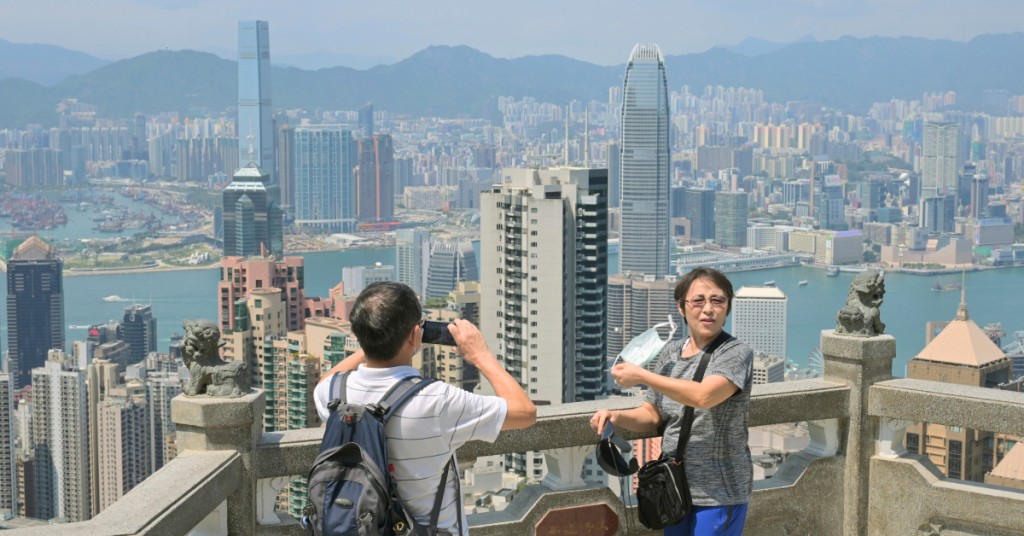 各行各业中，据闻最令政府忧心忡忡的是旅游业，颇有不知何日见曙光的感觉。