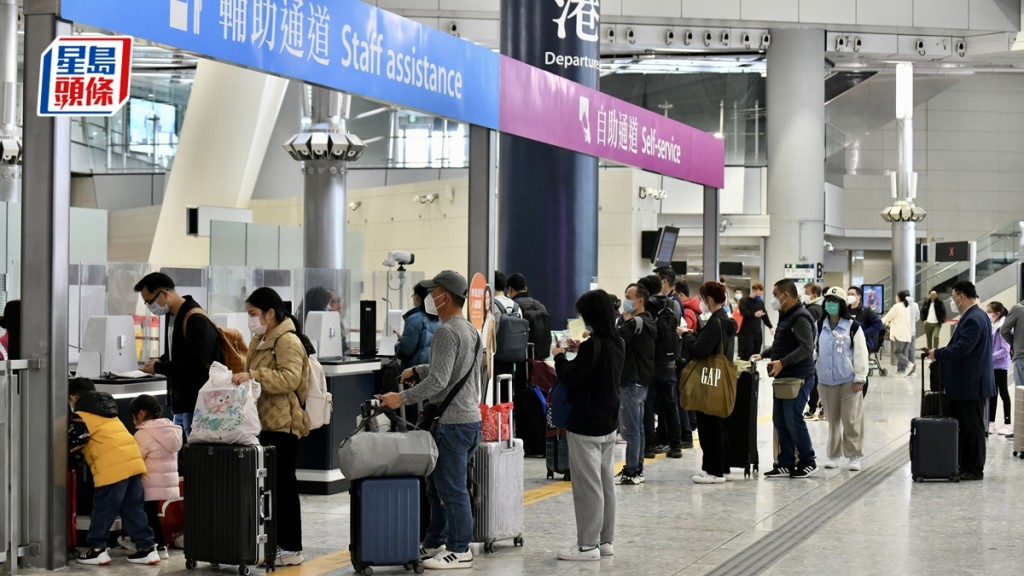 程鼎一指出超過兩成內地旅客選擇乘搭高鐵來港。資料圖片