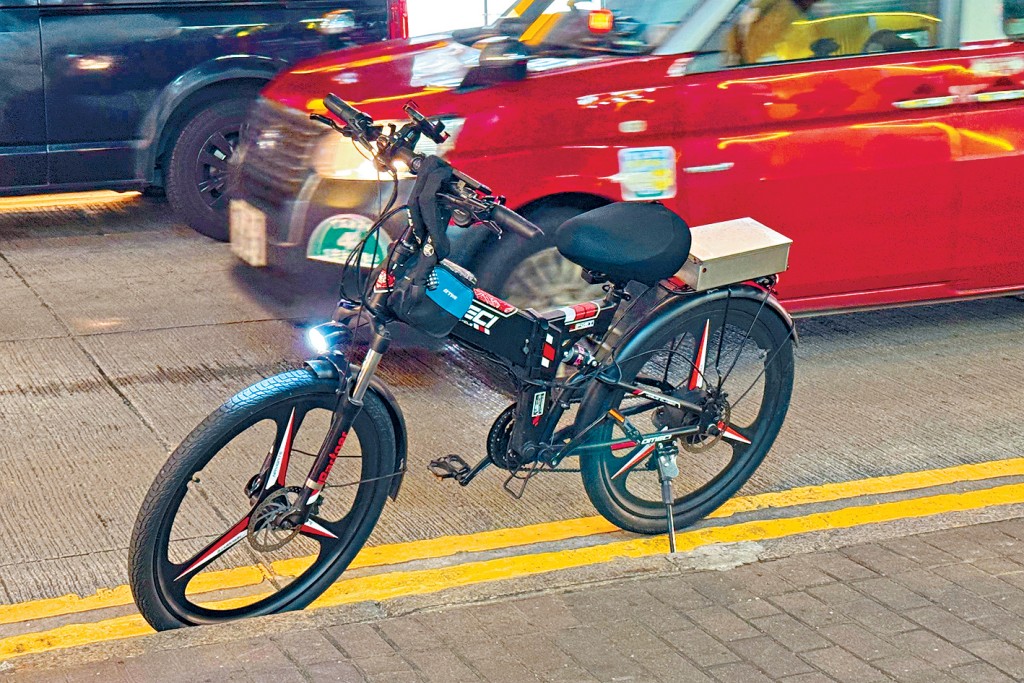 近年电动及电动辅助单车日趋普遍，政府去年建议修例，订立架构以规管「电动可移动工具」。