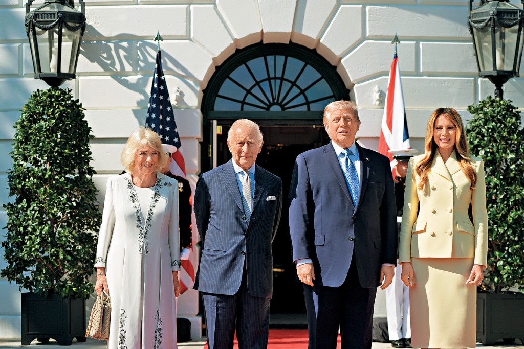 特朗普夫妇周一在白宫迎接英王查理斯三世伉俪。