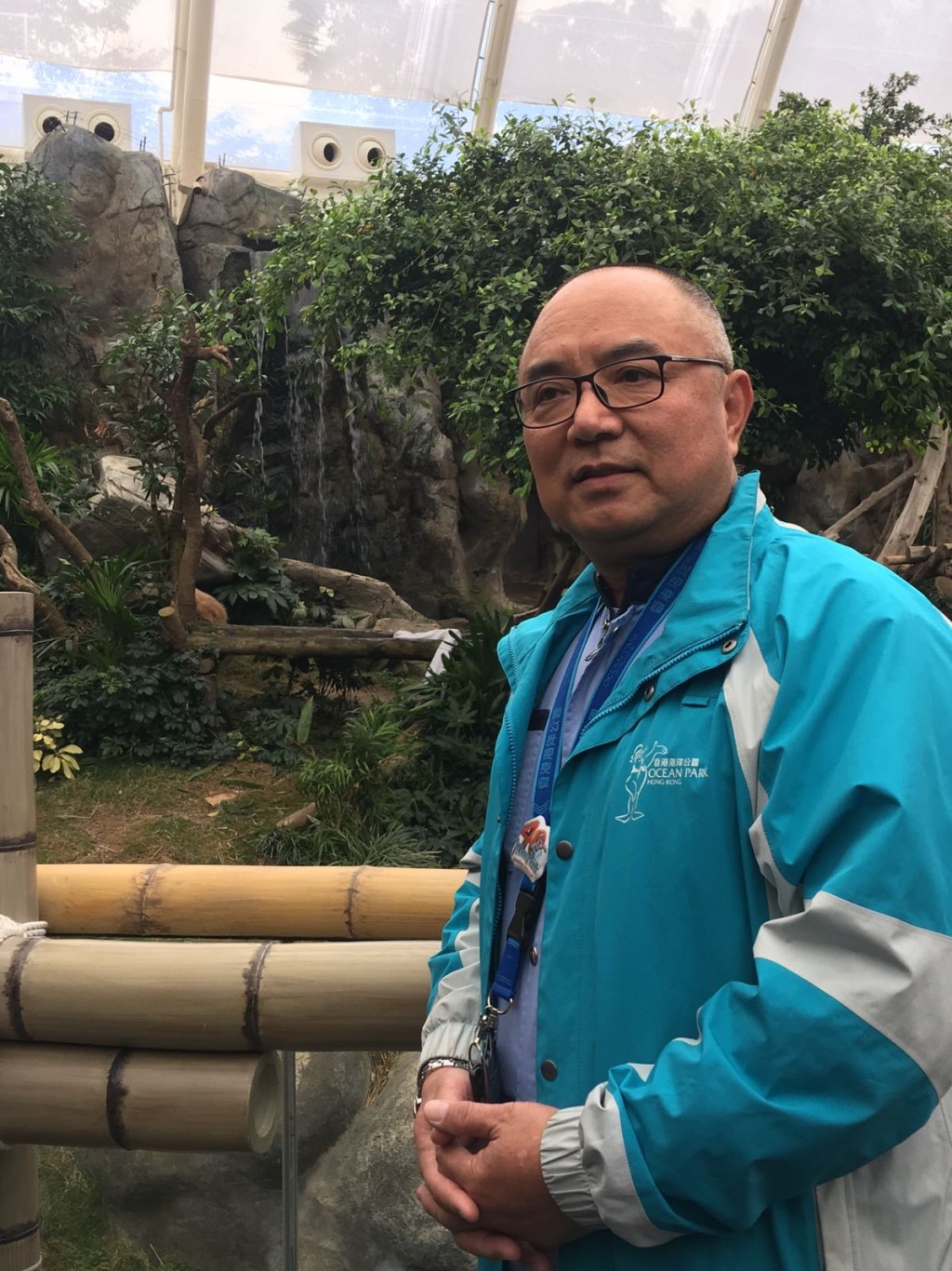 加入海洋公園39年的海洋公園動物行為及環境豐容經理吳乃江。