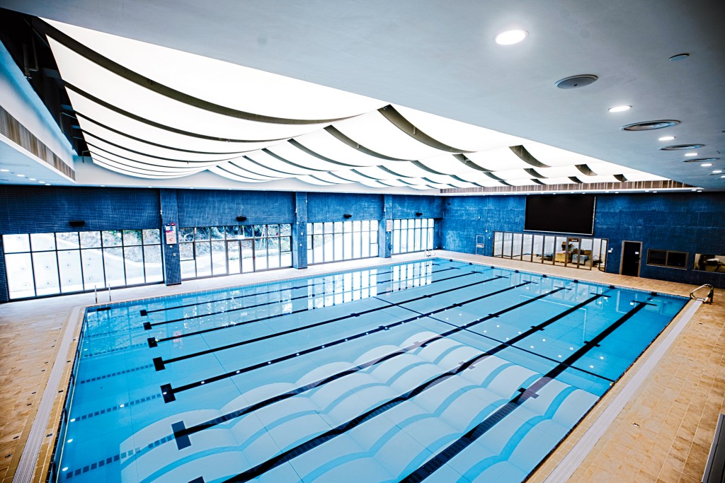 DCAA水上運動中心八道競賽泳池均採用觸控感應計時系統,達到奧運級水平。 DCAA水上運動中心八道競賽泳池均採用觸控感應計時系統,達到奧運級水平。