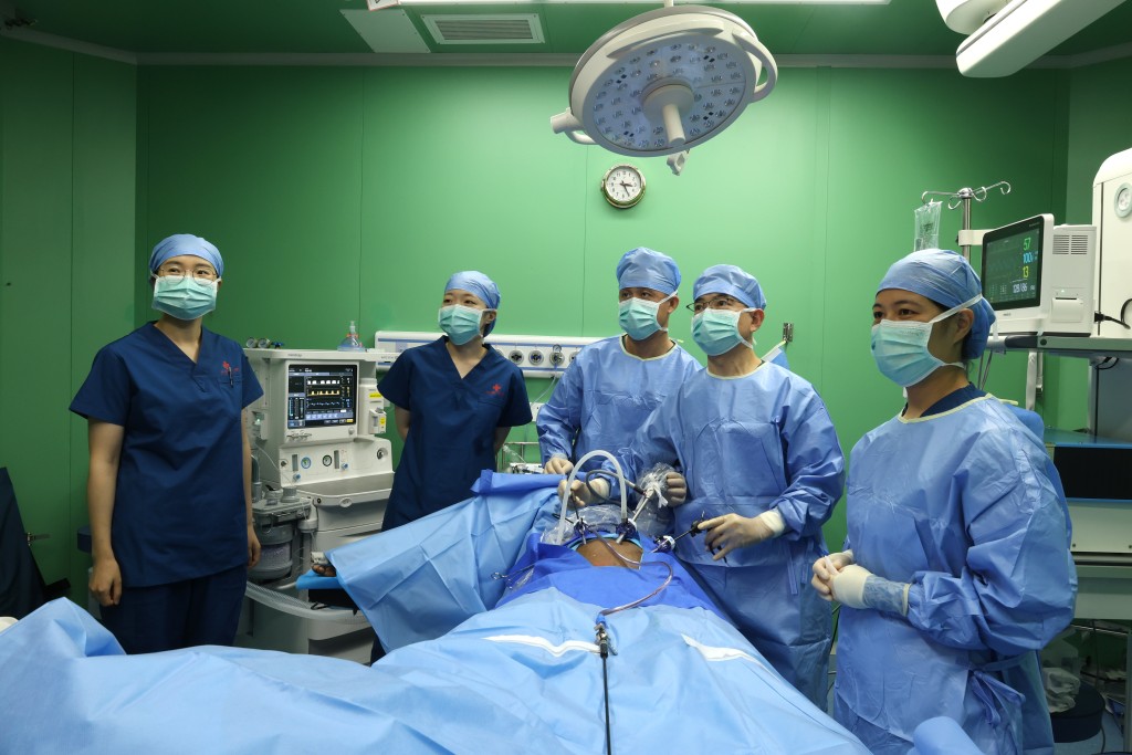 “丝路方舟”医院船归国，完成历时234天破纪录的“和谐使命”任务。新华社