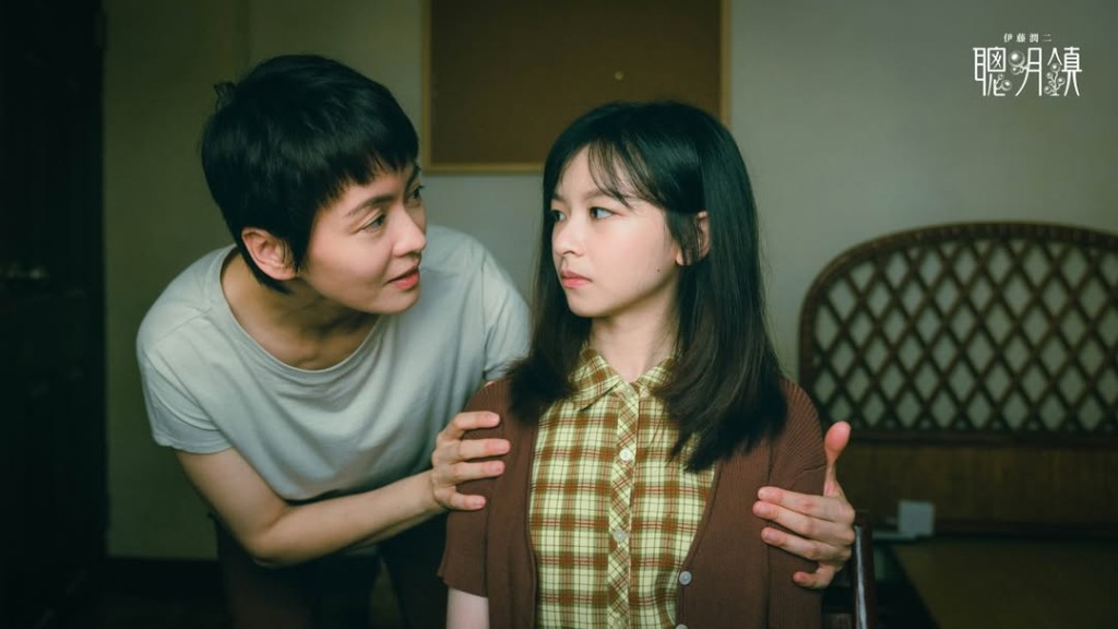 梁詠琪與陳妍霏飾演兩母女。
