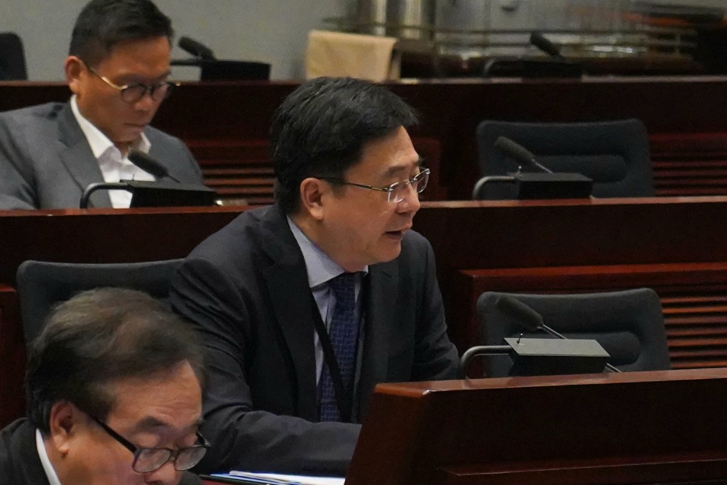 陳沛良關注南下車輛要安裝香港車牌,會否加重成本。葉偉豪攝 陳沛良關注南下車輛要安裝香港車牌,會否加重成本。葉偉豪攝