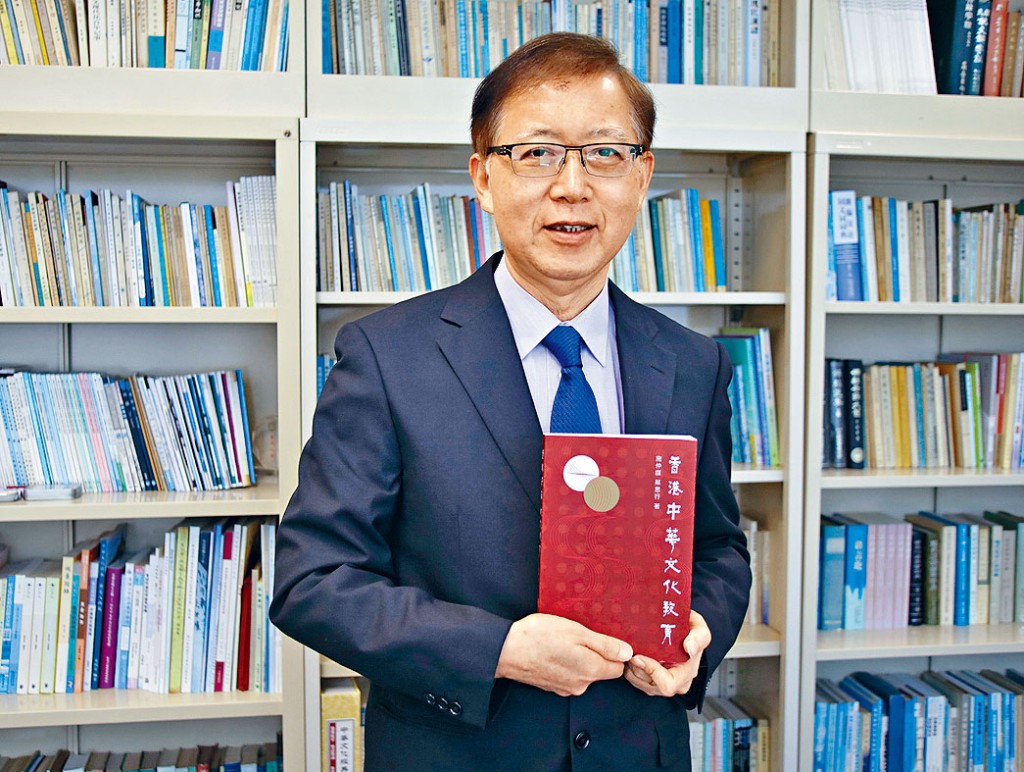 教大中國語言學系系主任施仲謀,研究全港近千所學校的校訓與中華文化的關係,將發現撰寫成書出版。