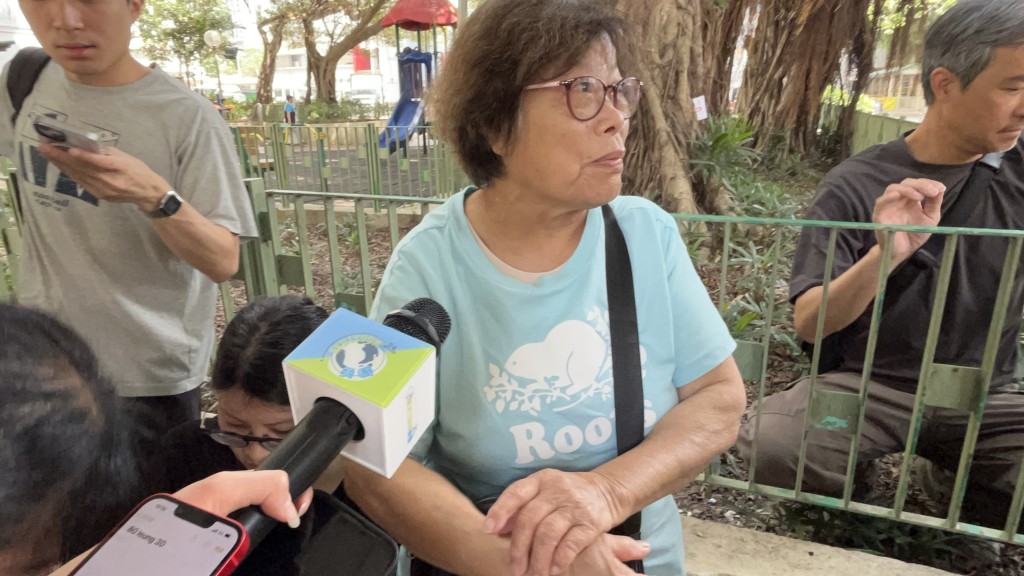 梁婆婆由女婿代為上樓執拾。蔡楚輝攝