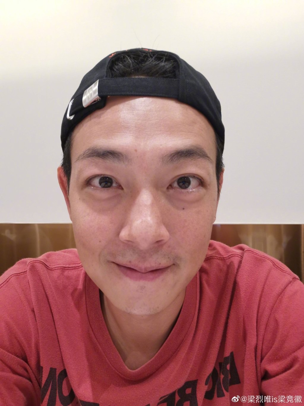 梁競徽稱自己雖然英語水平不高，但也不至於將ballroom講成「ball房」。