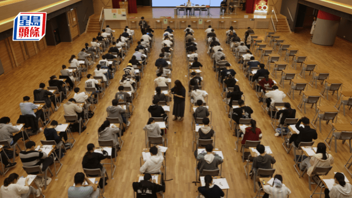 學友社提醒學生在選科時作多手準備。資料圖片