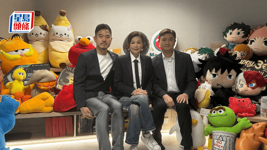 羚邦主席、執行董事兼行政總裁趙小燕(右二); 羚邦執行董事兼財務總監馬正鋒(右一)