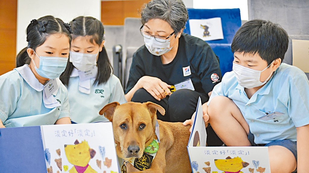 香港學生在「全球學生閱讀能力進展研究2021」表現優異,在43個參與國家或地區中排名第二,僅次於新加坡。資料圖片