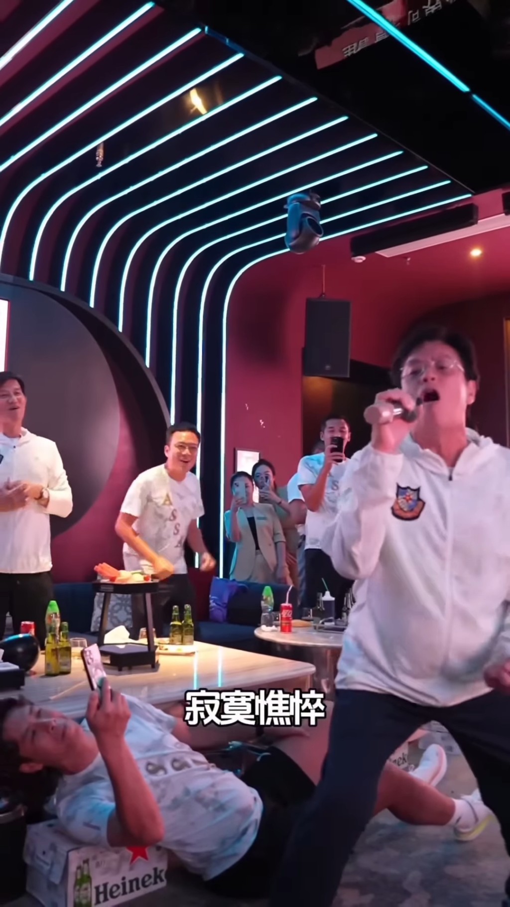 這位男星是TVB男星張智軒。 這位男星是TVB男星張智軒。