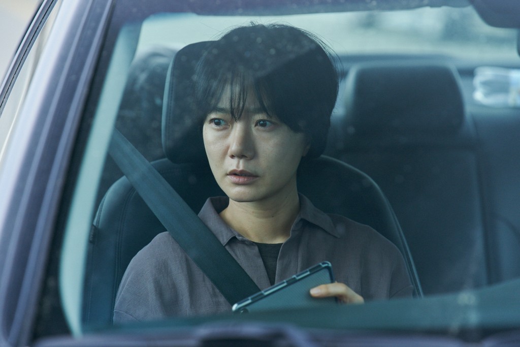 裴斗娜飾演刑警。