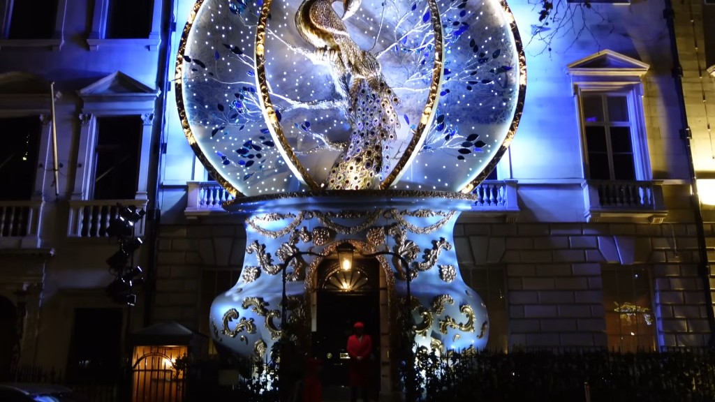 Annabel's為倫敦高檔地段一個設有舞池的高級私人俱樂部。 Annabel's為倫敦高檔地段一個設有舞池的高級私人俱樂部。