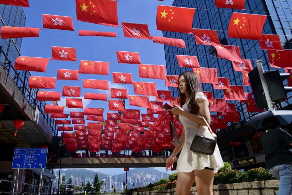 特區政府亦正積極探索具潛力的新興市場,深度參與高質量共建「一帶一路」。 特區政府亦正積極探索具潛力的新興市場,深度參與高質量共建「一帶一路」。