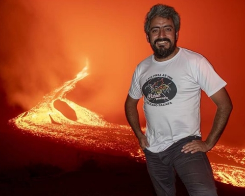 危地馬拉會計師加西亞趁當地火山爆發，利用熔岩製作薄餅。pizzapacayadedavid
 instagram圖片