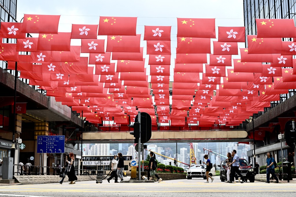 爱国主义教育法草案今首次提请审议 针对性规定港人爱国教育。