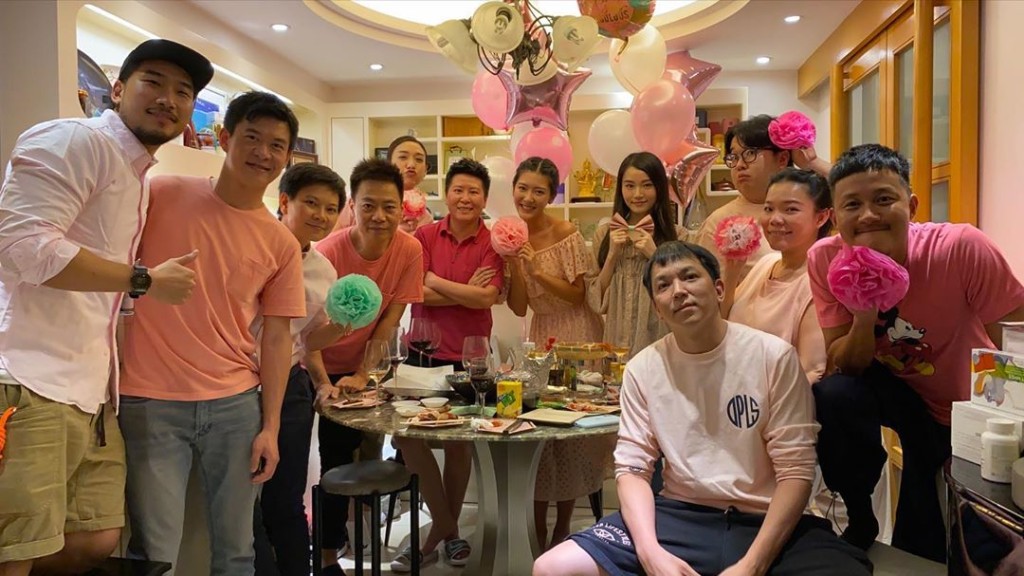 日前圈中友好為Jennifer開了人生首個生日派對。