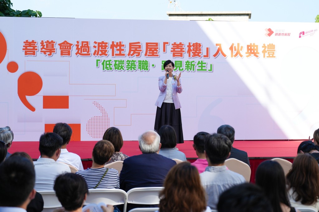 房屋局局長何永賢早前到大埔船灣出席善導會「善樓」的入伙禮。何永賢FB圖片