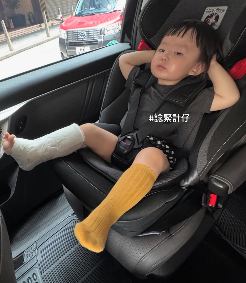 Lucy李元元妹妹、可愛的2歲小Sucy近日右腳離奇骨裂致要打石膏。(圖片來源:IG@lucy.is.good) Lucy李元元妹妹、可愛的2歲小Sucy近日右腳離奇骨裂致要打石膏。(圖片來源:IG@lucy.is.good)