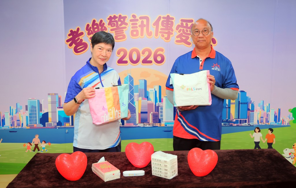 周美施女士(左)及王國樑先生(右)分享參與耆樂警訊的感受及多次探訪的經歷。 周美施女士(左)及王國樑先生(右)分享參與耆樂警訊的感受及多次探訪的經歷。