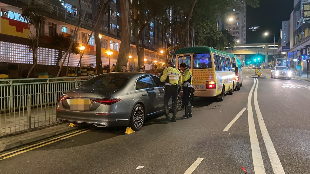 柴湾发生三车串烧车祸。