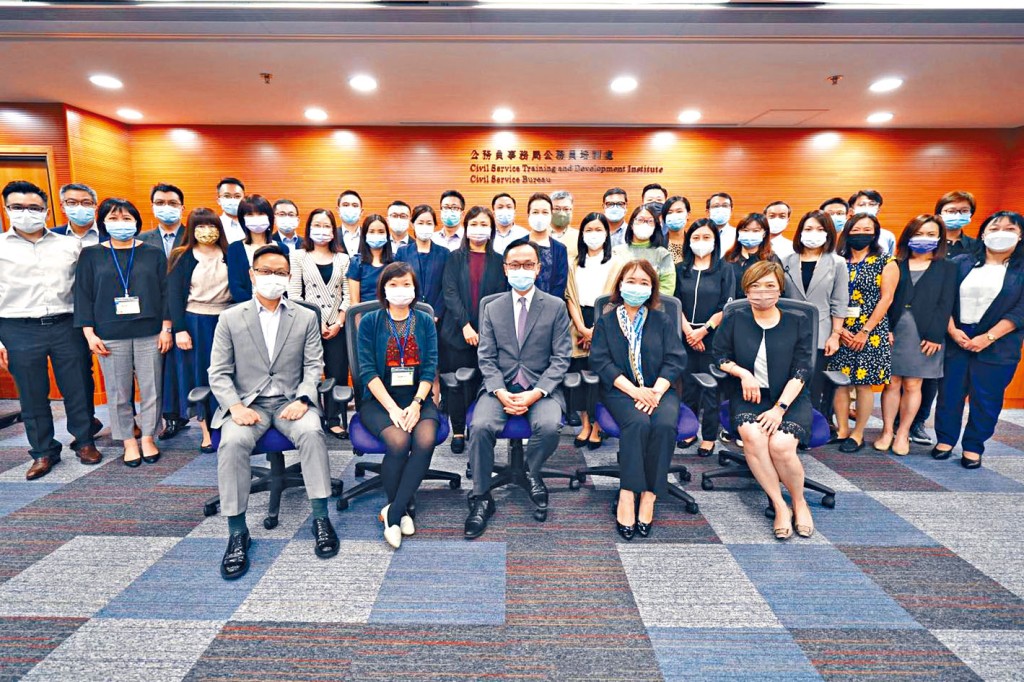 聂德权出席「公共行政领袖实践课程」，分享心得。