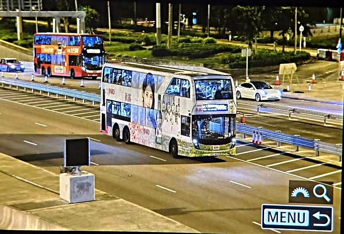 涉事九巴出西隧口時行錯路。fb： 車cam L（香港群組）