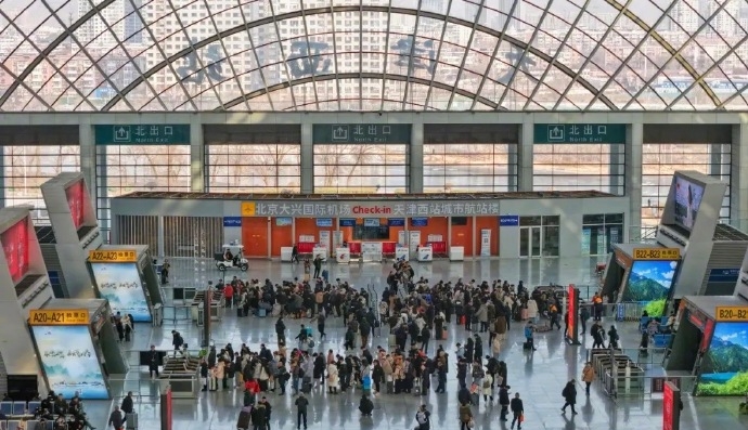  為期40天的中國鐵路春運周一（2月2日）正式拉開帷幕，預計將發送旅客5.4億人次。 人民網